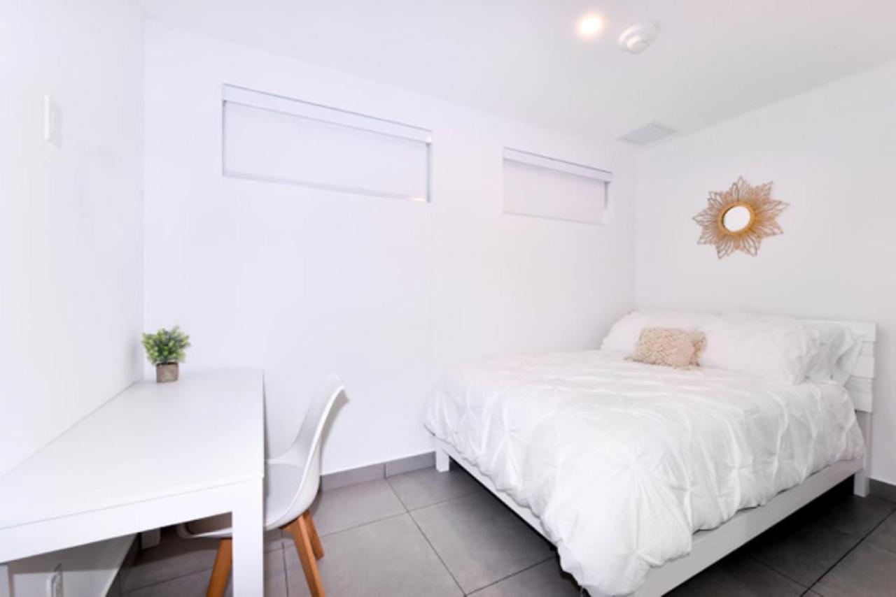 Stylish Luxury Condo, Central Location, Ocean View, Pool, Gym Oranjestad Exterior foto
