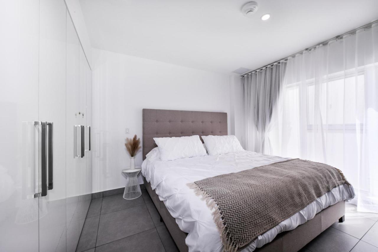 Stylish Luxury Condo, Central Location, Ocean View, Pool, Gym Oranjestad Exterior foto