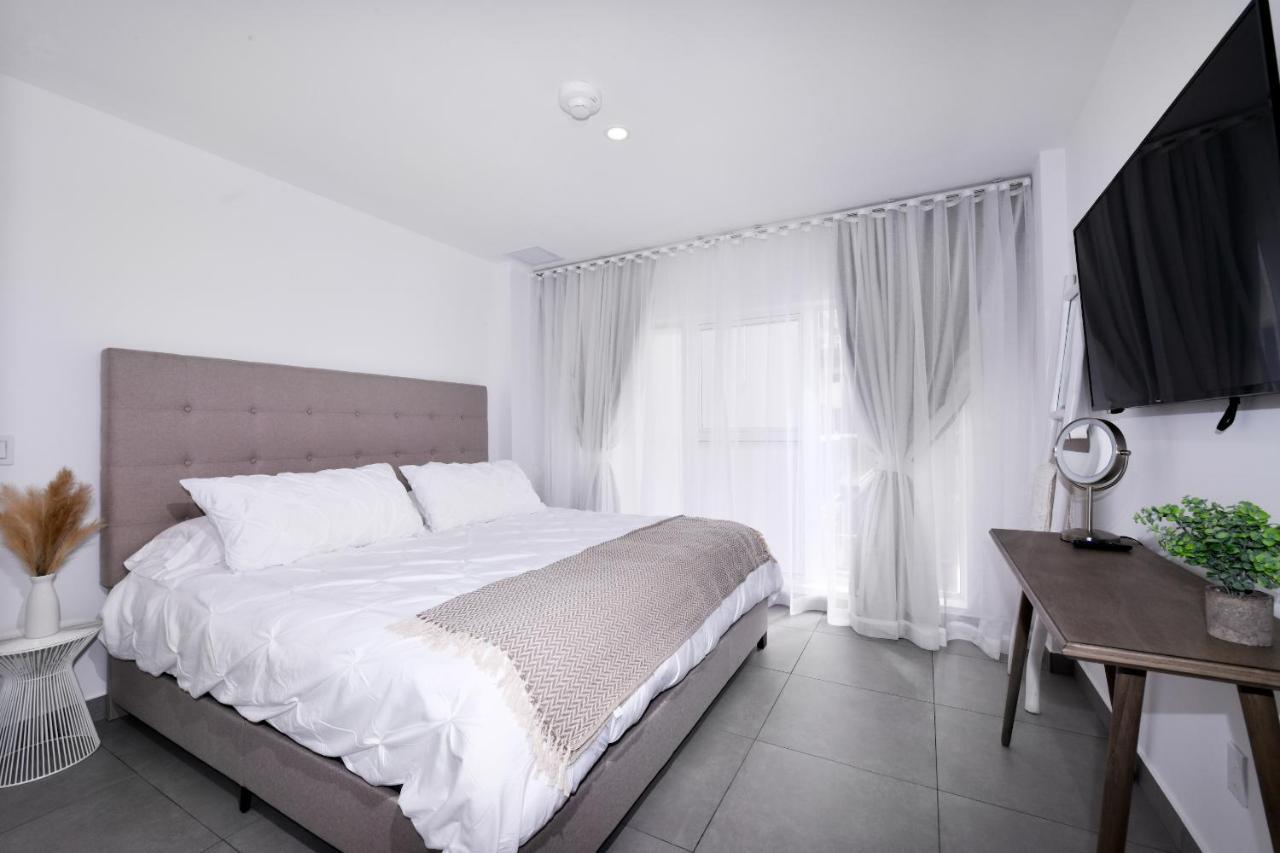Stylish Luxury Condo, Central Location, Ocean View, Pool, Gym Oranjestad Exterior foto
