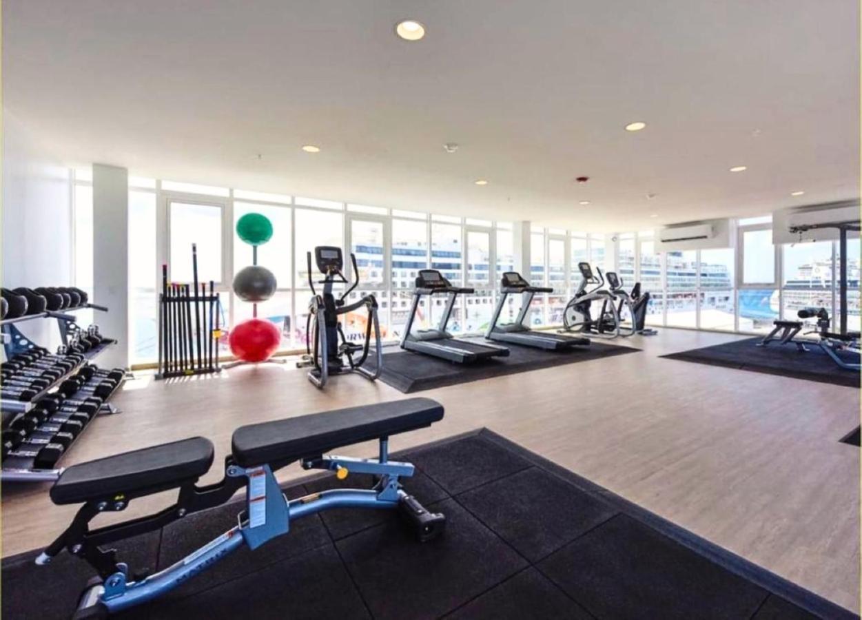 Stylish Luxury Condo, Central Location, Ocean View, Pool, Gym Oranjestad Exterior foto